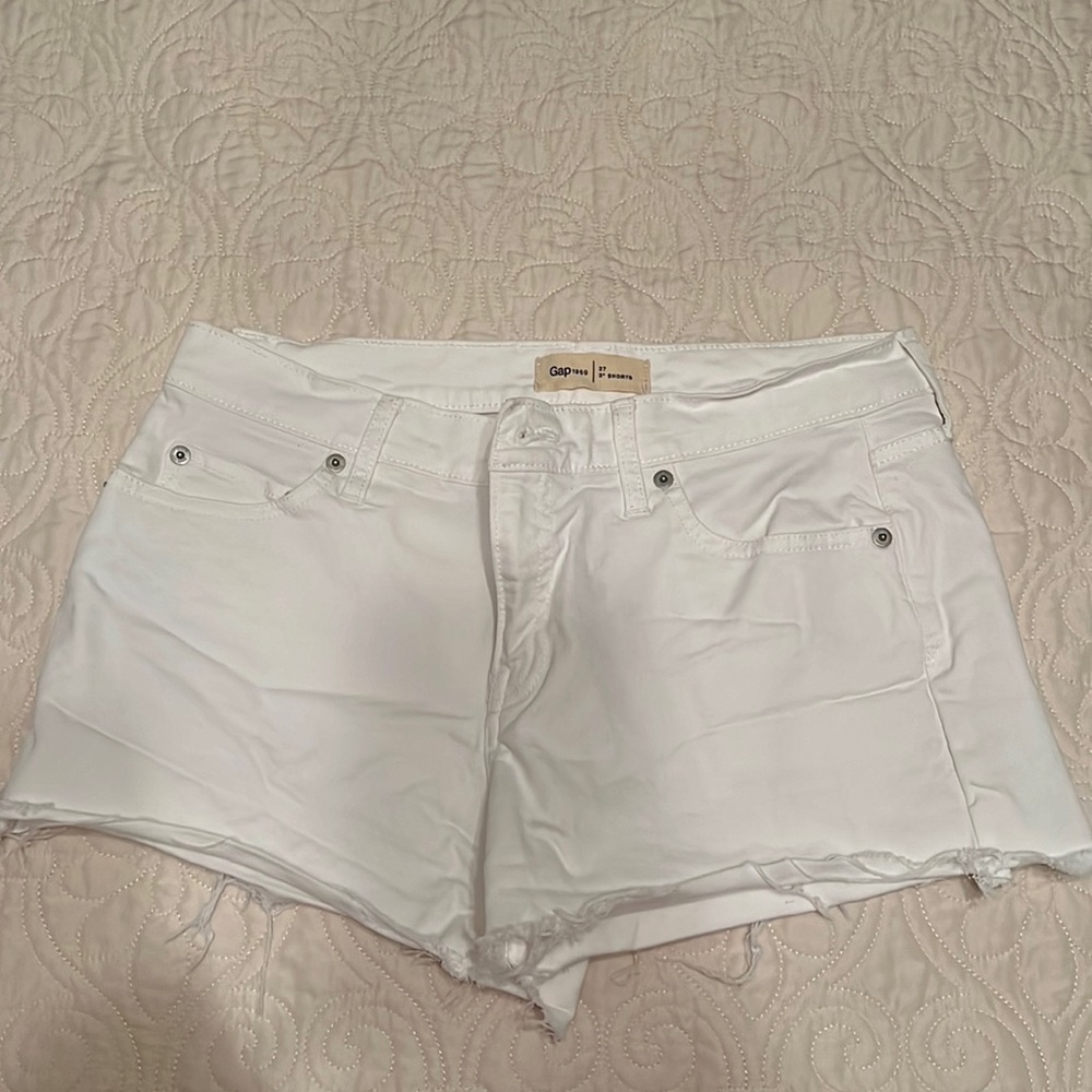 Gap white shorts